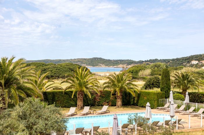 hotel-les-lentisques-cargese-corse-du-sud-piscine
