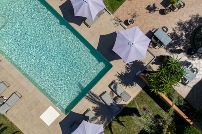 hotel-les-lentisques-cargese-vue aerienne-piscine
